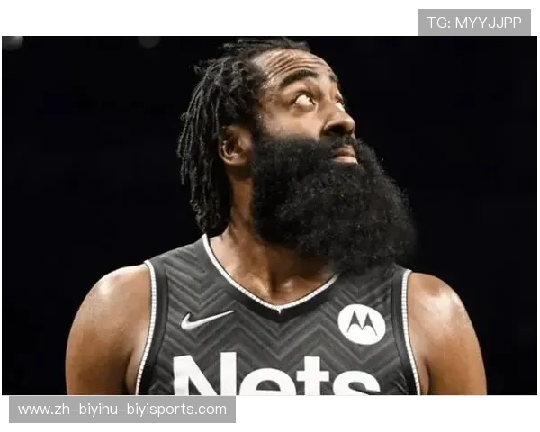 火箭队被称为“大胡子”的球员叫什么名字