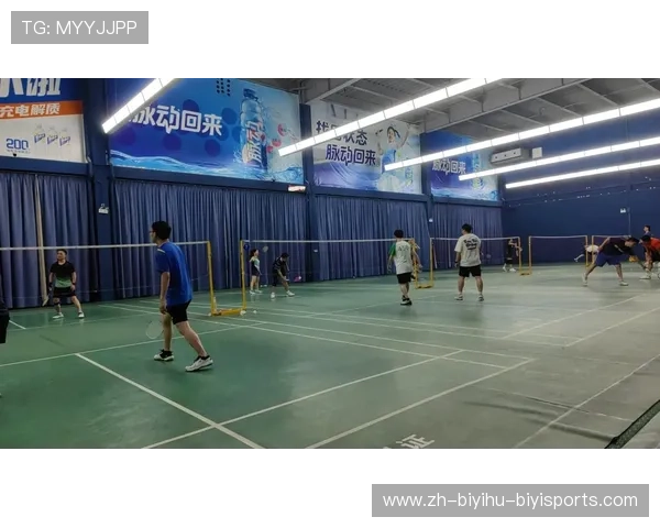 羽毛球捡球球童